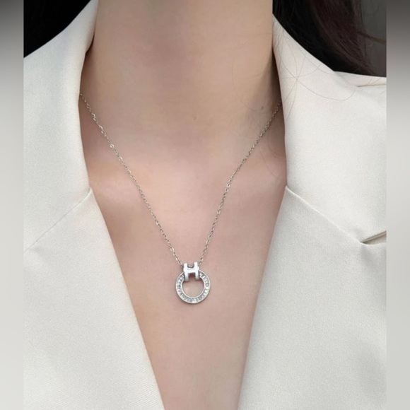 Hermes Jewelry bundle comes with Necklace Earrings and Ring excellent condition! - Picture 2 of 10